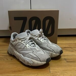 Yeezy 700 Analog Size 9.5